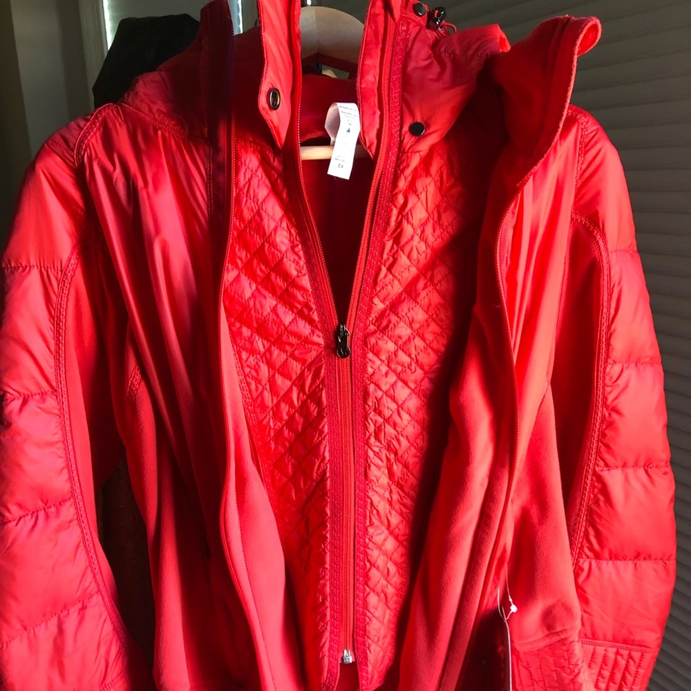 NWT Lululemon Run-bundle Up jacket. Love Red. Sz12